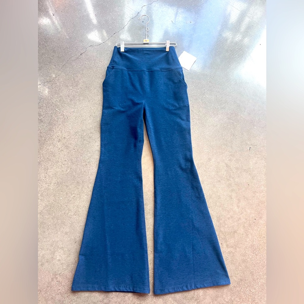 NWT Beyond Yoga Spacedye Navy Flare Pants - Sz. L